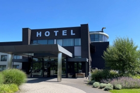 Opvang asielzoekers in Van der Valk hotel gaat later open